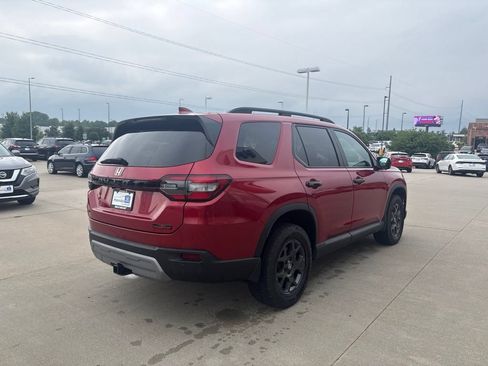 Certified 2025 Honda Pilot TrailSport image 5