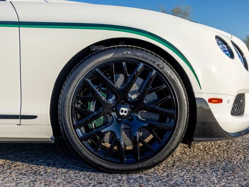 Used 2015 Bentley Continental GT3-R image 32