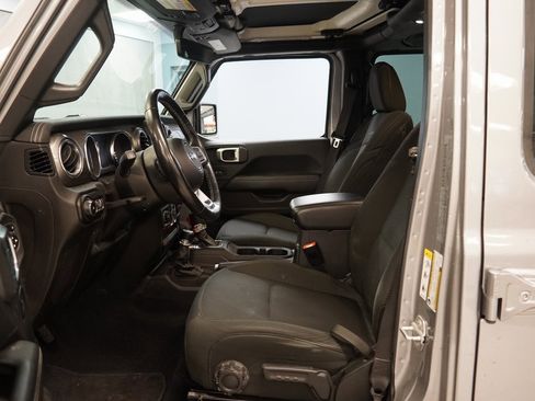 Used 2020 Jeep Wrangler Unlimited Sahara image 4