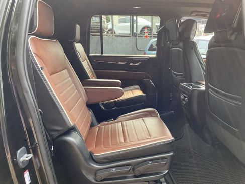 Used 2023 GMC Yukon XL Denali Ultimate AWD/4WD image 18