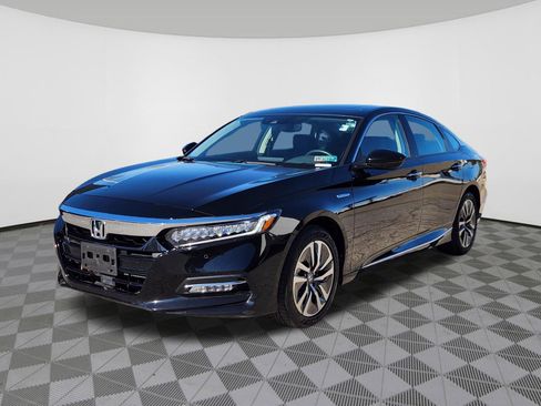 Used 2018 Honda Accord Touring image 2