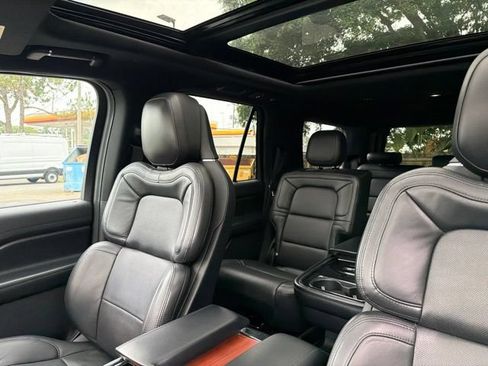Used 2020 Lincoln Navigator Reserve AWD/4WD image 16