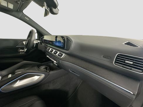 Used 2026 Mercedes-Benz GLS 580 4MATIC image 40