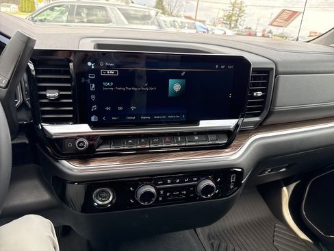 Used 2023 Chevrolet Silverado 1500 LT image 22