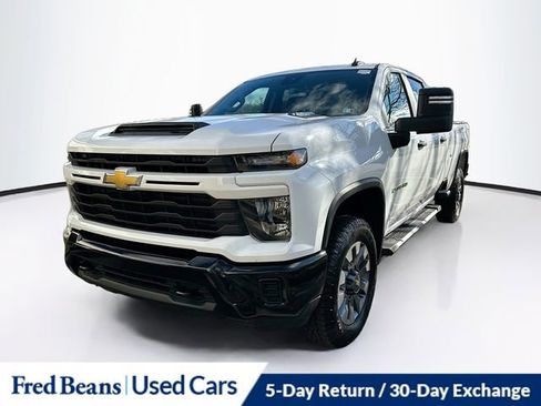 Used 2024 Chevrolet Silverado 2500 Custom w/ Custom Convenience Package image 3
