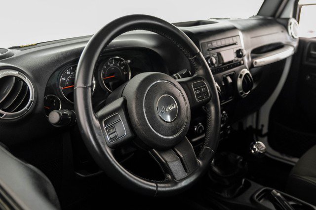 Used 2015 Jeep Wrangler Sahara AWD/4WD image 13