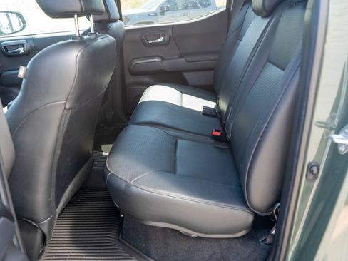 Used 2022 Toyota Tacoma TRD Off-Road AWD/4WD image 13