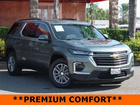 Used 2022 Chevrolet Traverse LT image 2
