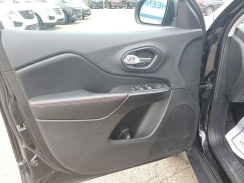 Used 2019 Jeep Cherokee Trailhawk w/ Cold Weather Group AWD/4WD image 19