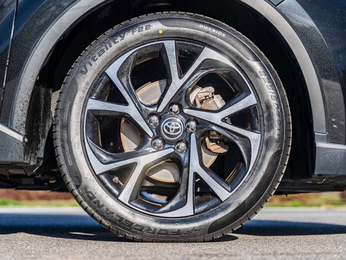 Used 2021 Toyota C-HR XLE image 9