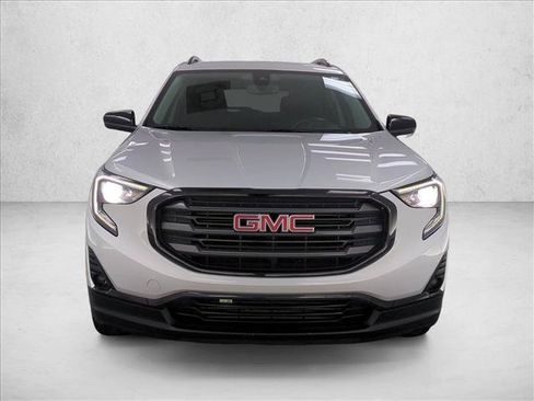 Used 2020 GMC Terrain SLT w/ Preferred Package FWD image 2