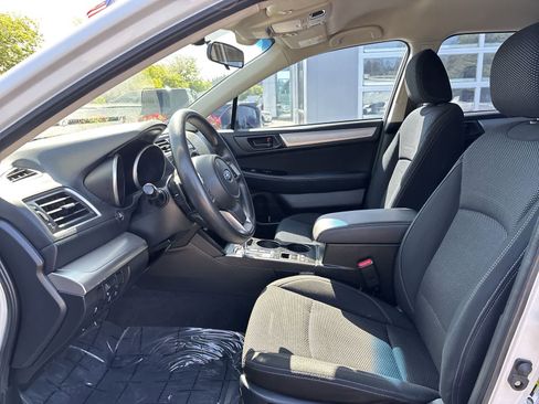 Used 2019 Subaru Outback 2.5i AWD/4WD image 8
