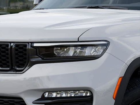 New 2025 Jeep Grand Cherokee Limited w/ Luxury Tech Group II image 28