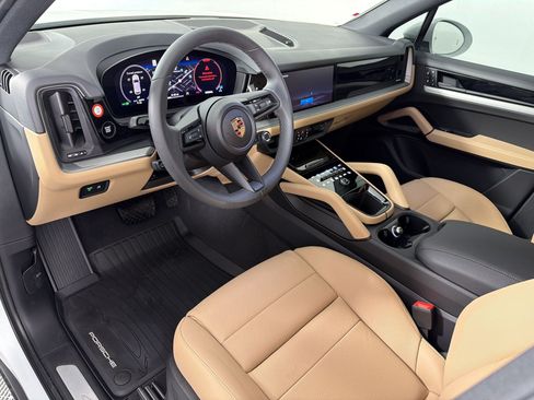 Used 2026 Porsche Cayenne AWD/4WD image 4