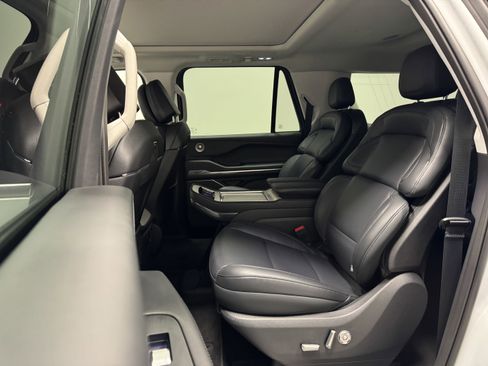 Used 2025 Lincoln Navigator L Reserve image 19