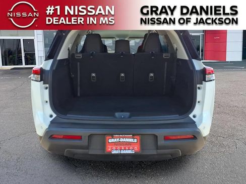 Used 2024 Nissan Pathfinder SV FWD image 8