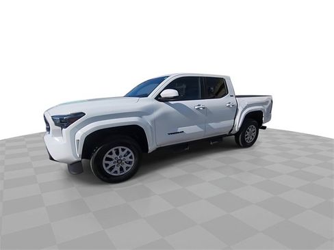 Used 2025 Toyota Tacoma SR5 image 4