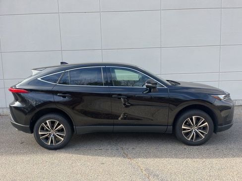 Certified 2022 Toyota Venza LE image 5