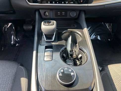 Used 2025 Nissan Rogue SV AWD/4WD image 21