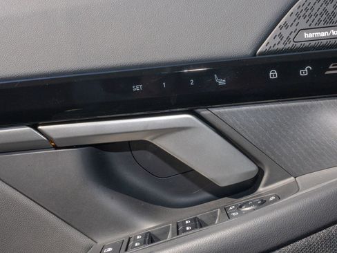 Used 2025 BMW 530i w/ M Sport Package RWD image 28