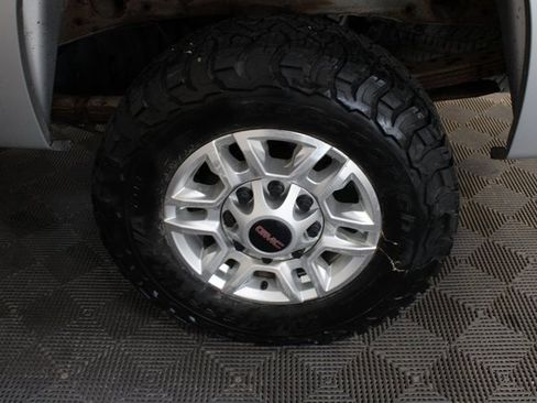 Used 2011 GMC Sierra 2500 SLT w/ Snow Plow Prep Package image 27