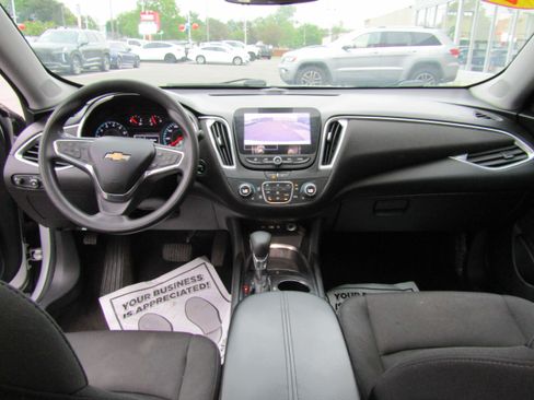 Used 2021 Chevrolet Malibu LT FWD image 22