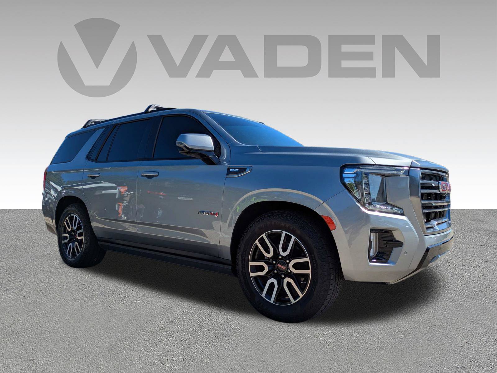 Used 2023 GMC Yukon AT4 w/ AT4 Premium Plus Package AWD/4WD image 3