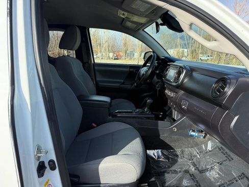 Used 2019 Toyota Tacoma SR image 20