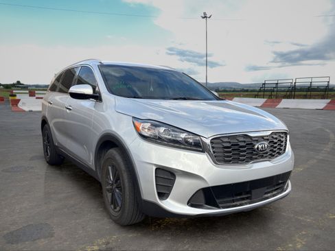 Used 2020 Kia Sorento LX w/ LX I4 Convenience Package FWD image 2