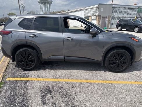 Used 2023 Nissan Rogue SV image 2