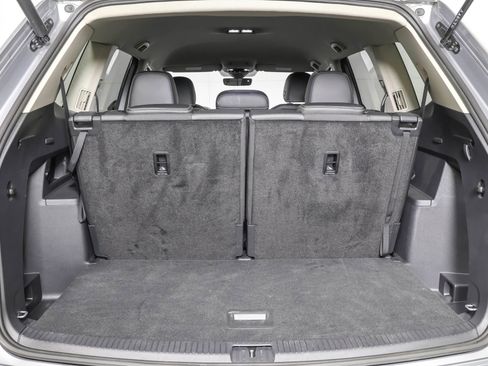 Used 2025 Volkswagen Atlas SE image 38