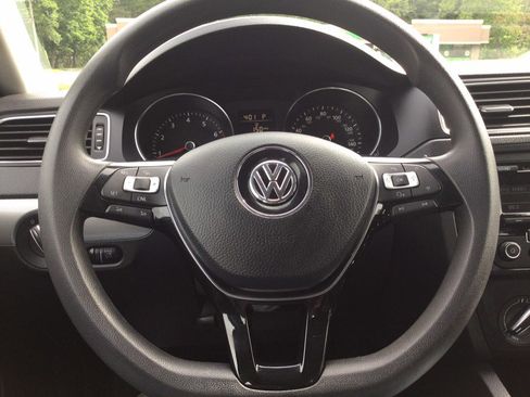 Used 2015 Volkswagen Jetta SE FWD image 24