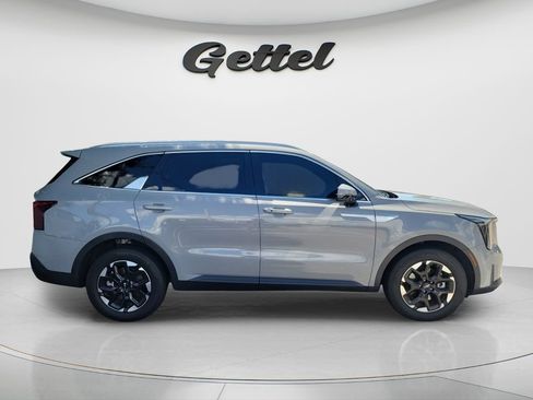 Used 2025 Kia Sorento S FWD image 4