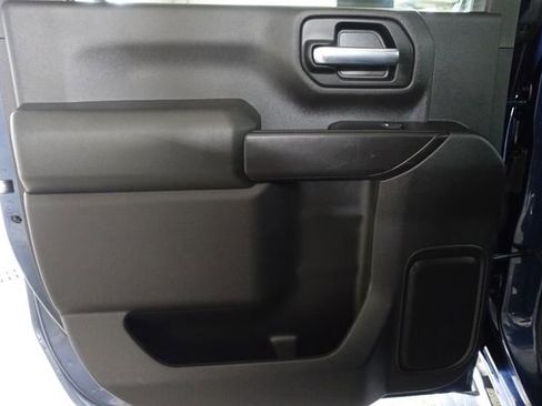 Used 2022 Chevrolet Silverado 2500 LT w/ Convenience Package image 18