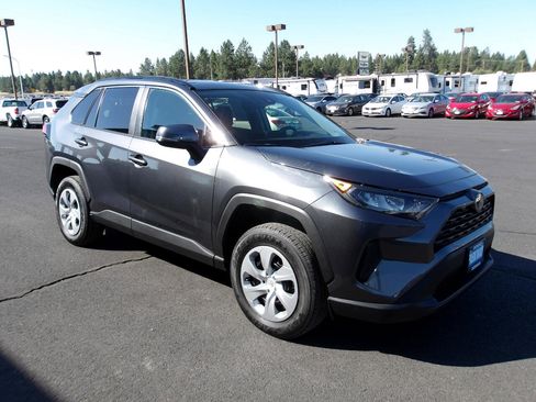 Used 2020 Toyota RAV4 LE image 7