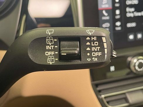 Certified 2023 Porsche Macan AWD/4WD image 40