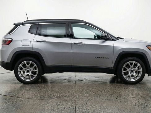 Used 2025 Jeep Compass Limited AWD/4WD image 11