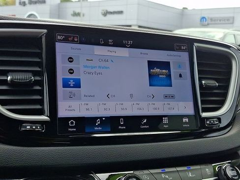 Used 2024 Chrysler Pacifica Touring-L FWD image 18