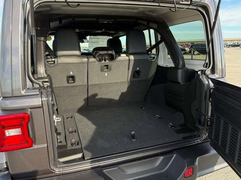 New 2026 Jeep Wrangler Unlimited Rubicon image 24