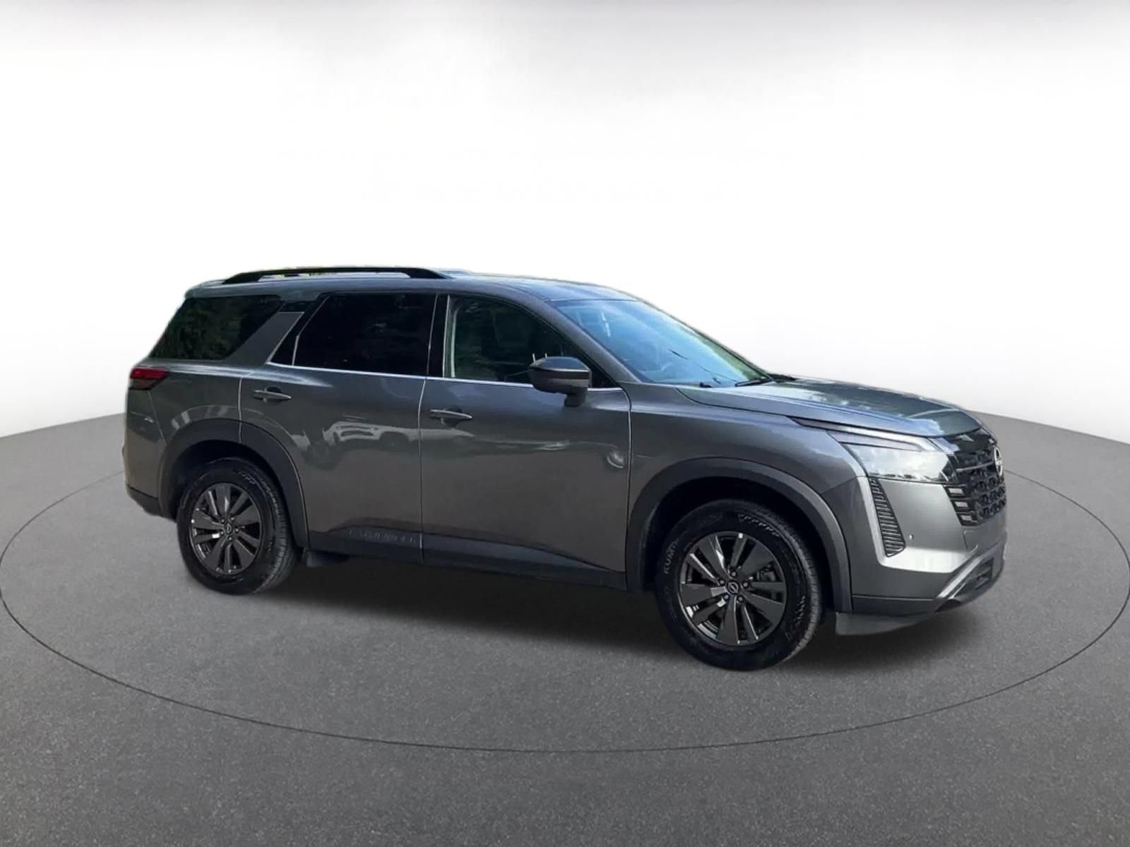 Used 2026 Nissan Pathfinder SV AWD/4WD image 2