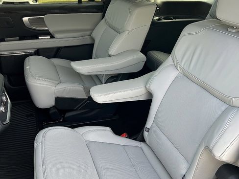 New 2025 Ford Expedition Platinum w/ Driver's Package image 9