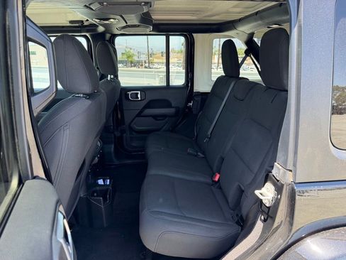 Used 2023 Jeep Wrangler Unlimited Sahara AWD/4WD image 4