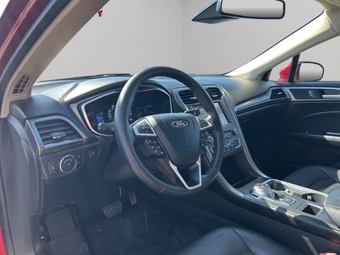 Used 2017 Ford Fusion SE w/ Fusion SE Technology Package image 27