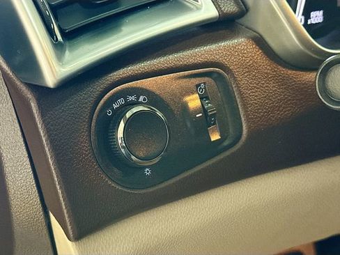 Used 2015 Cadillac SRX Luxury image 11