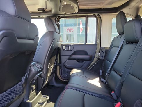 Used 2025 Jeep Wrangler Unlimited Rubicon w/ XTREMEE 35" Tire Package image 10