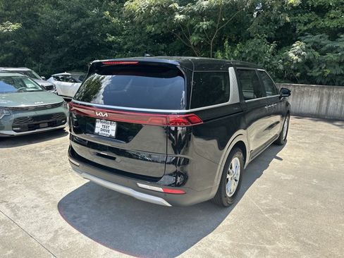 Certified 2024 Kia Carnival LX FWD image 7