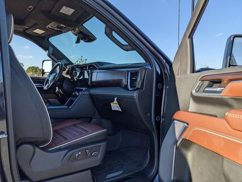 Used 2025 GMC Sierra 2500 Denali Ultimate image 46