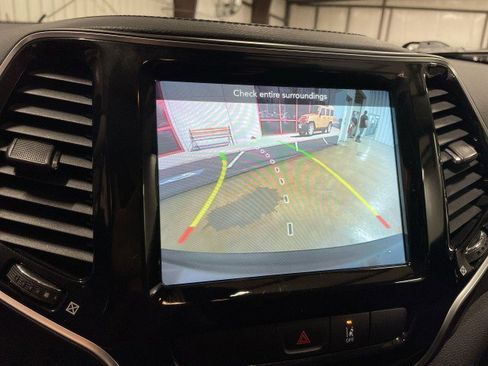 Used 2022 Jeep Cherokee Limited image 19