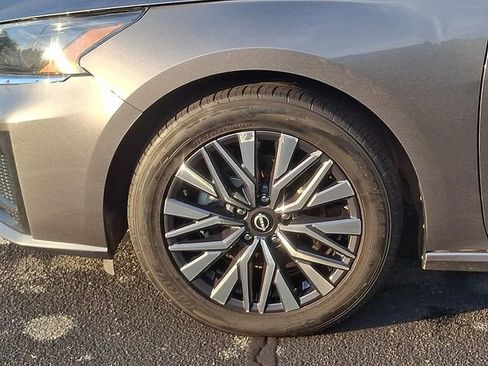 Used 2025 Nissan Altima 2.5 SV FWD image 8