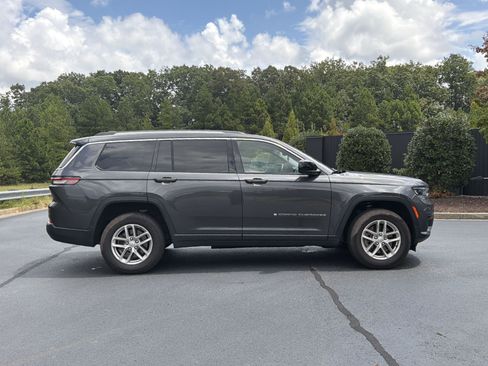 Used 2022 Jeep Grand Cherokee L Laredo w/ Luxury Tech Group I RWD image 5